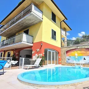 villa-degli-ulivi.hotelinveneto.com/